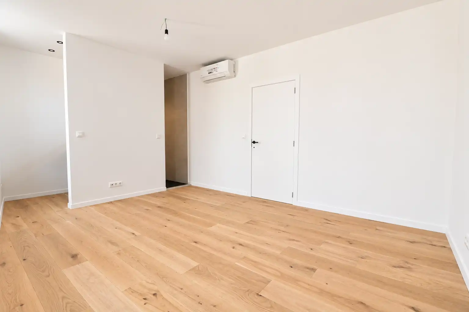 Volledig gerenoveerd appartement met 2 slaapkamers (110 m²) foto 7