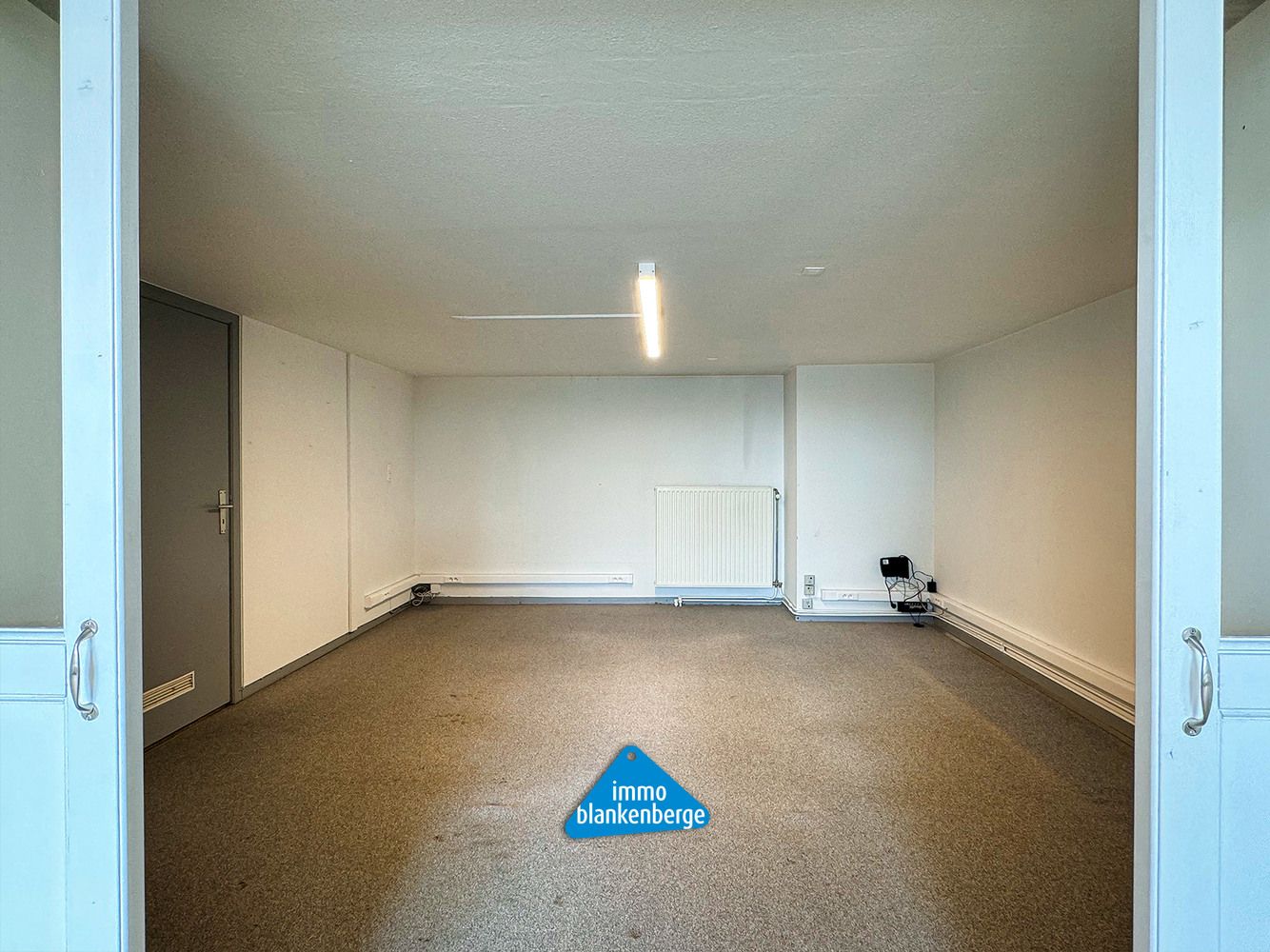 Gelijkvloers Handelszaak met Vergaderzaal en Opslagruimte foto 11