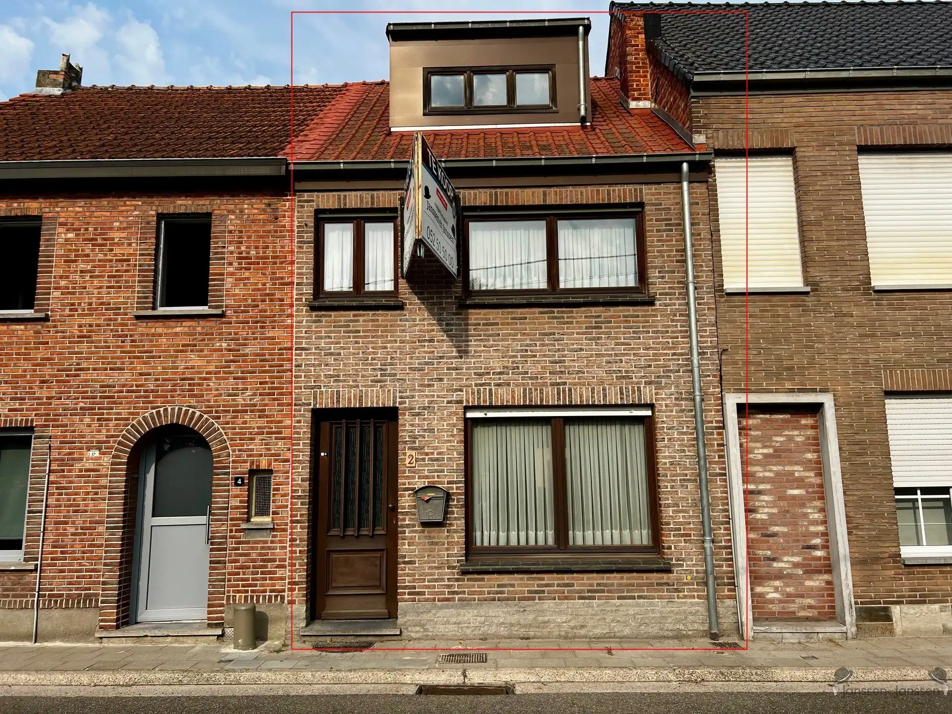 Hoofdfoto van de publicatie: Te renoveren rijwoning met tuin