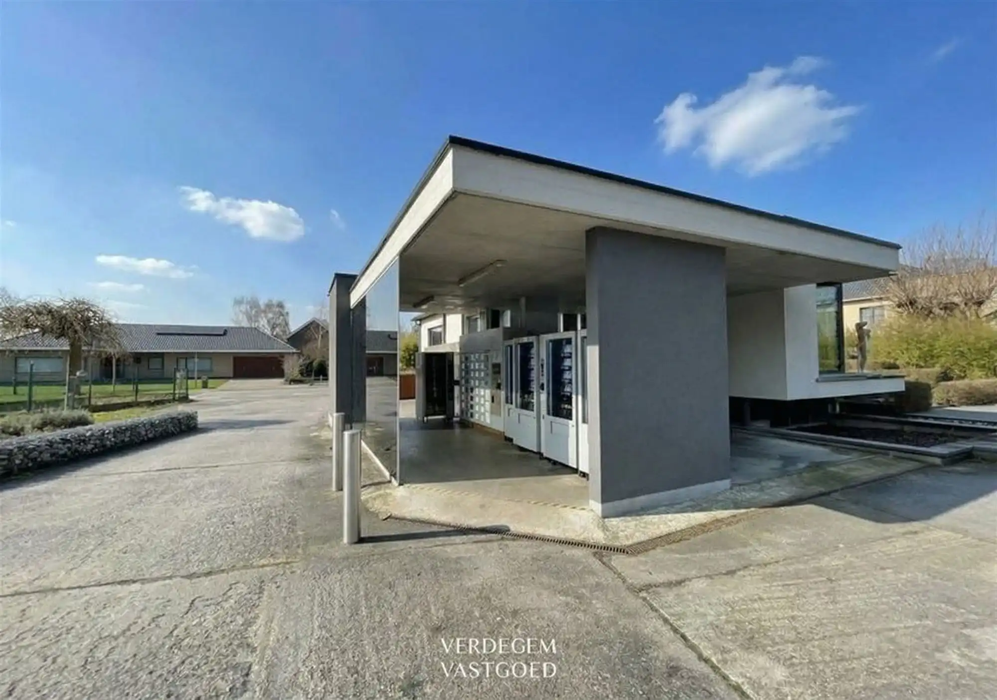 Magazijn van 395m² met villa op toplocatie voor commerciële activciteit foto 26
