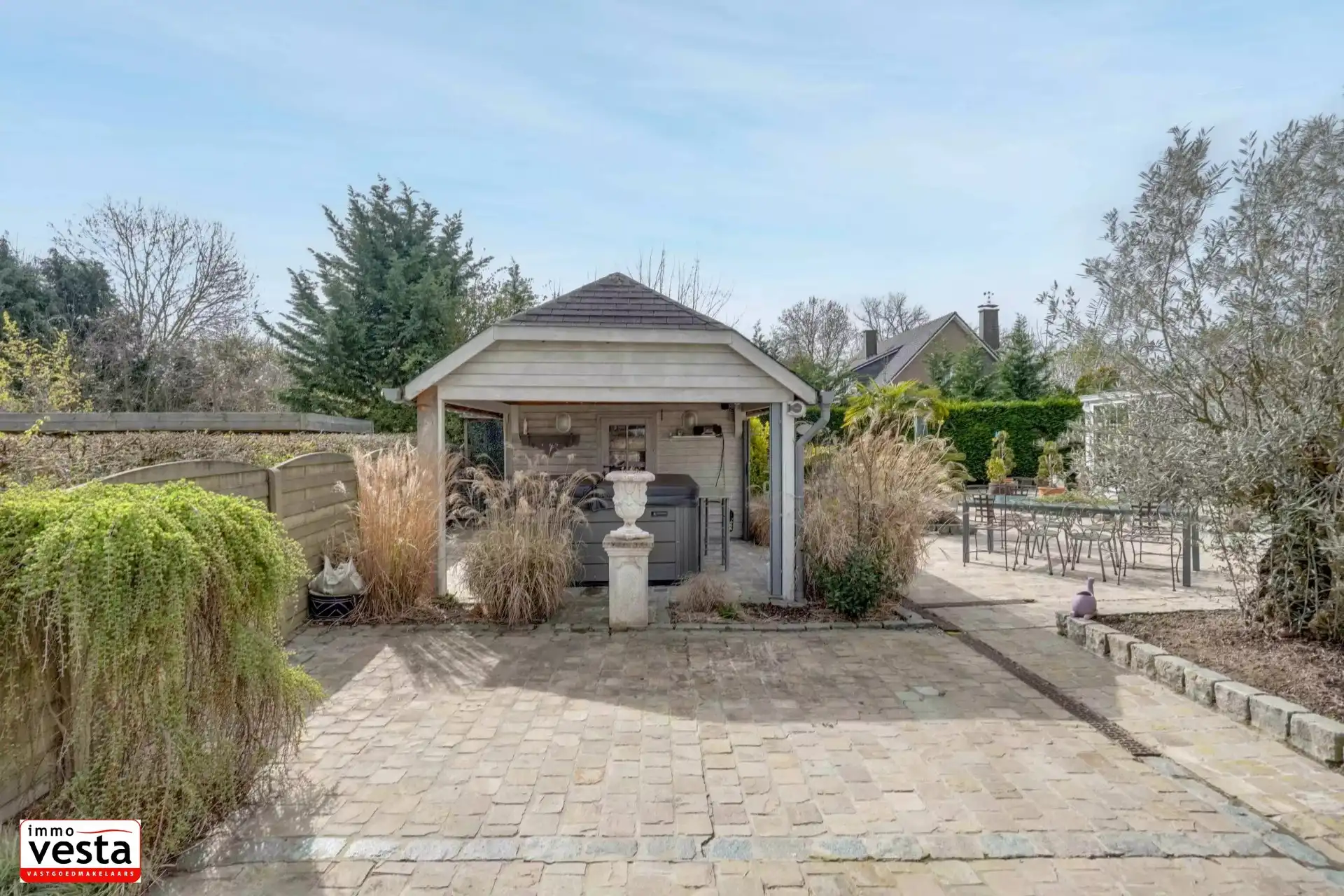 Ruime villa op een goede locatie foto 26