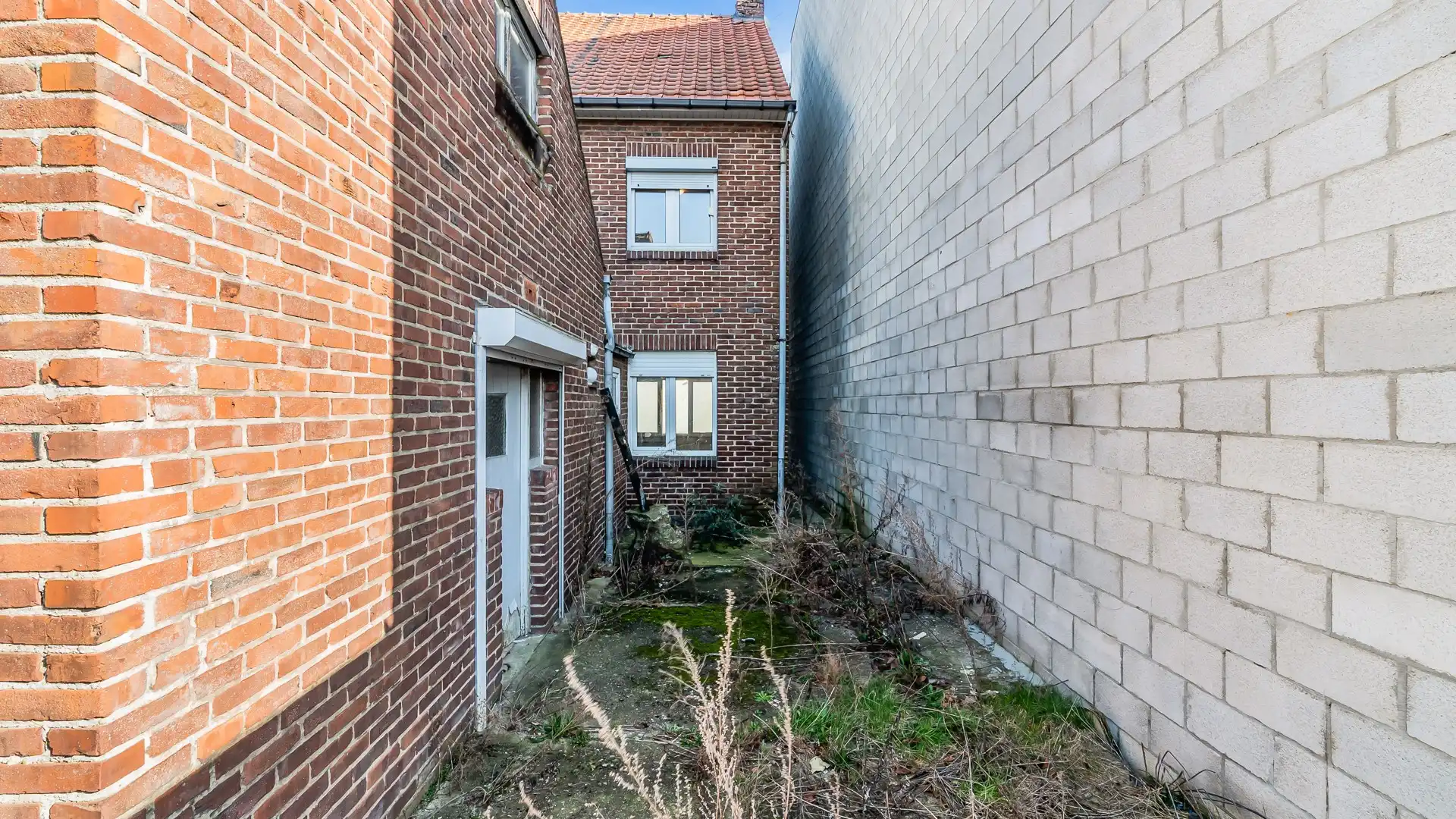 TE RENOVEREN WONING MET VEEL MOGELIJKHEDEN OP GUNSTIGE LOCATIE! foto 19