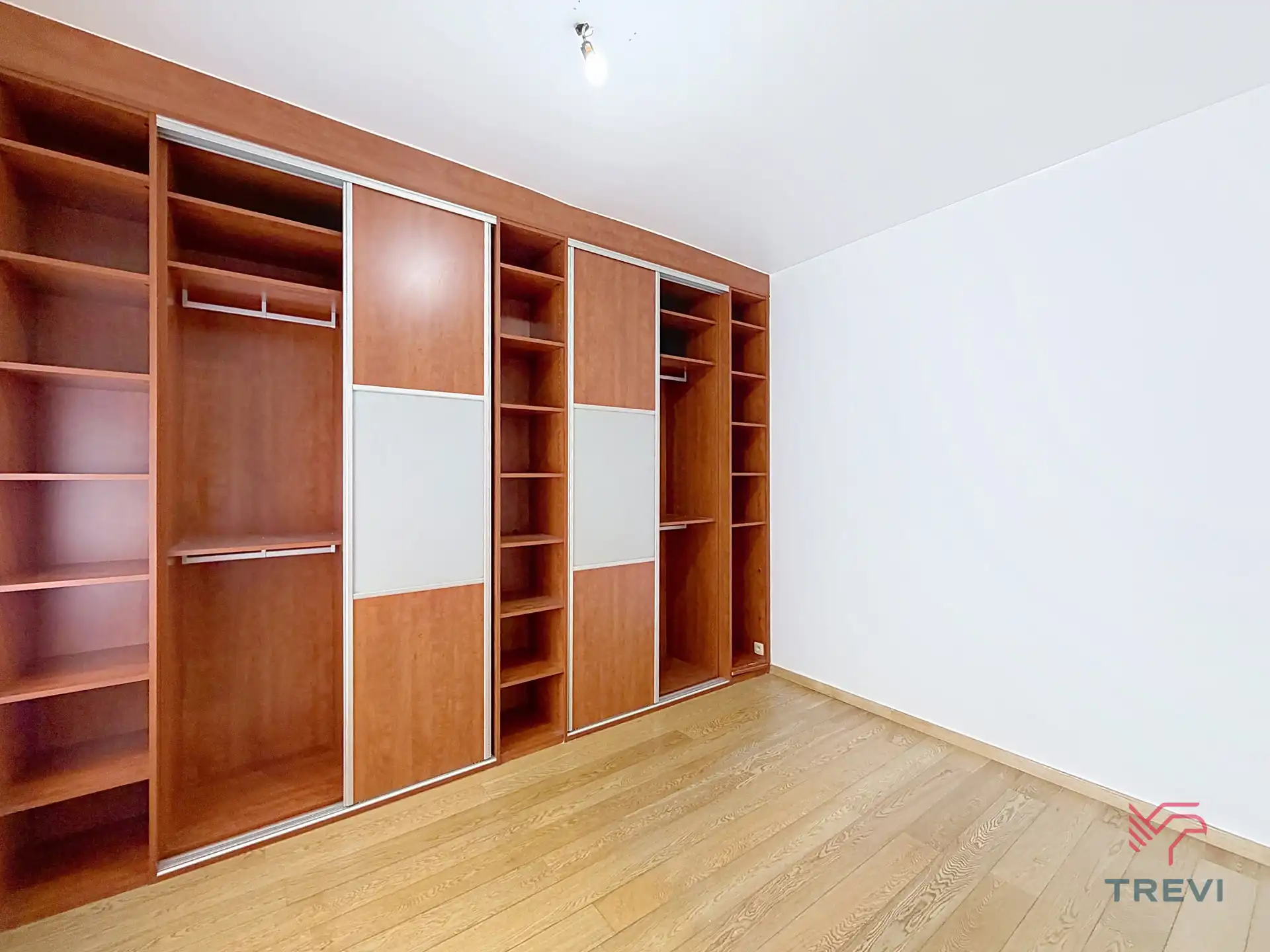 Prachtige woning met 4 slaapkamers, garage en tuin foto 8