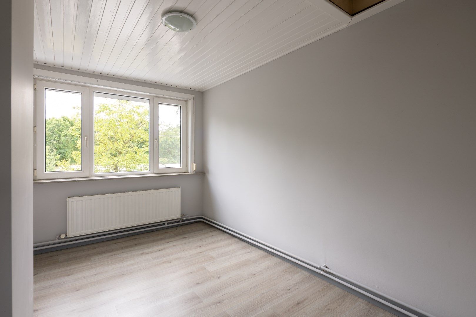 Ruime woning met vrij zicht te koop! foto 22