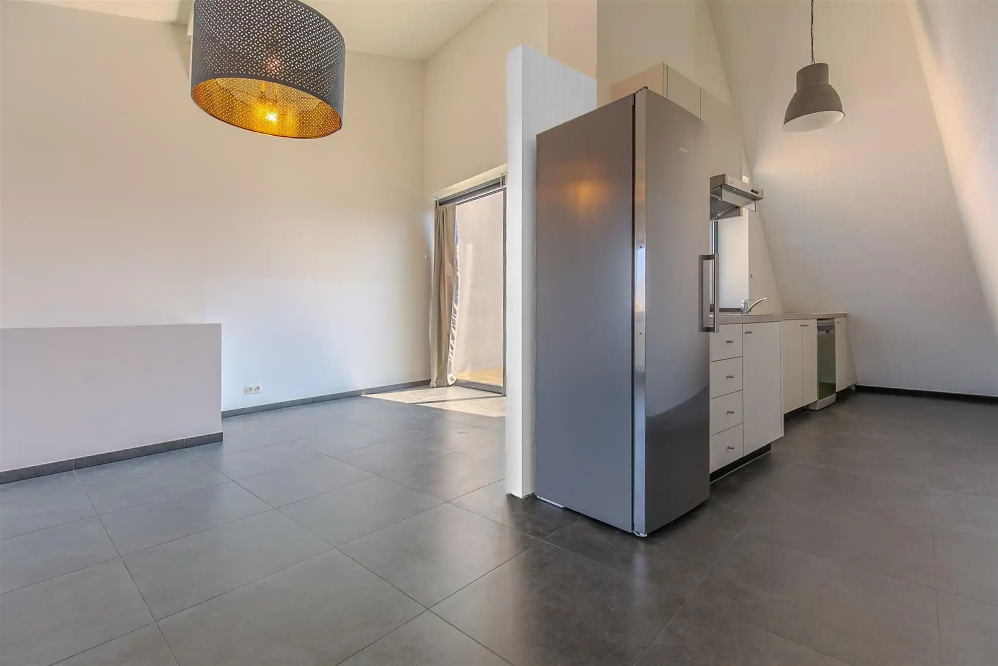 Cetraal gelegen modern appartement te Eernegem. foto 4
