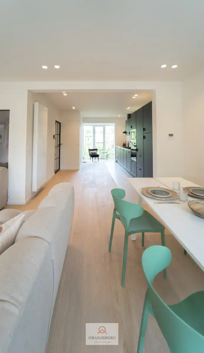 Uitmuntend gelegen gerenoveerde woning ! foto 14