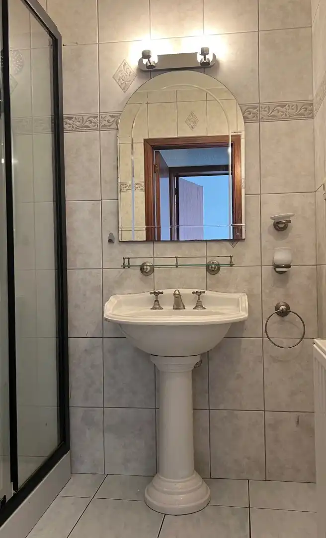 Gelijkvloers APPARTEMENT met 3 slpks, terras en garage foto 9