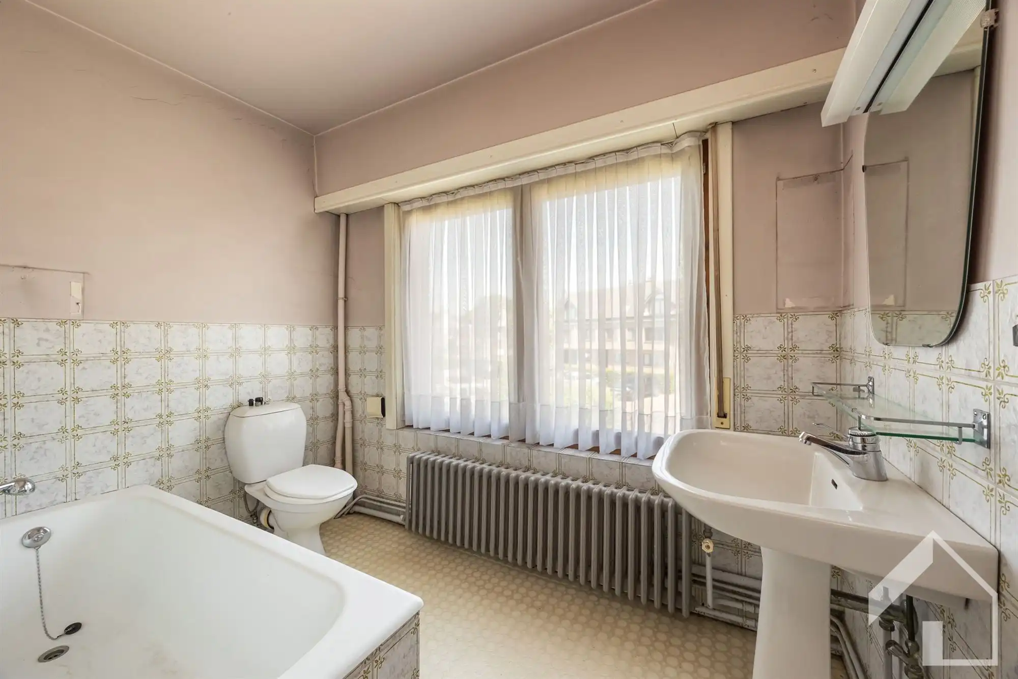 Ruime te renoveren gezinswoning met veel potentieel foto 39