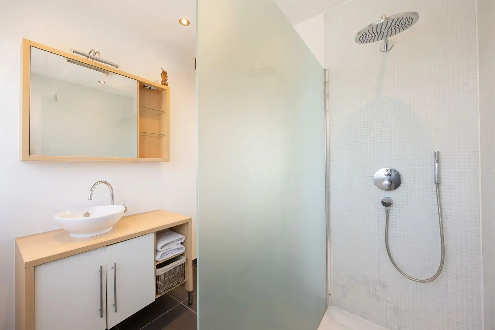 Gemeubelde penthouse in hartje Brasschaat foto 12