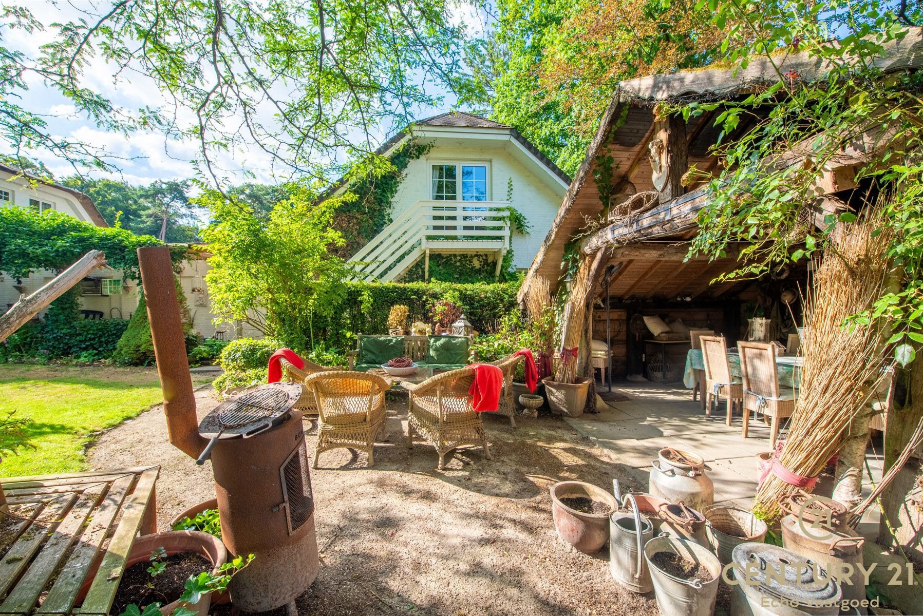 Karaktervol landhuis met prachtige tuin van ca 2128m² foto 36