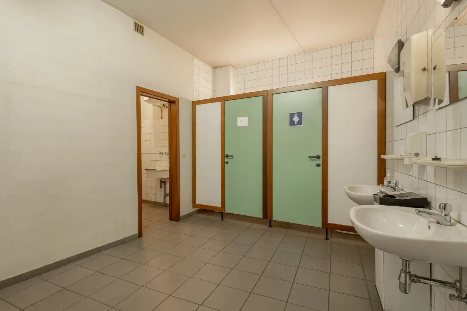 Handelspand in de gekende Kerkstraat in Neerpelt-Centrum te koop! foto 14