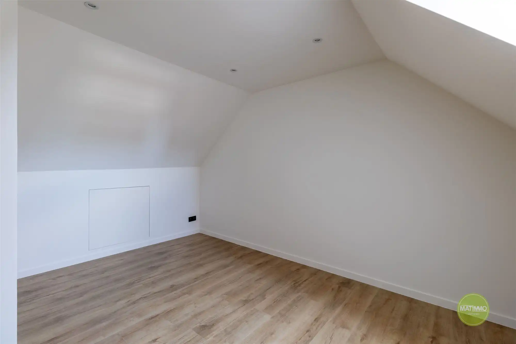 Gerenoveerde woning met twee slaapkamers en garage in Mol foto 12