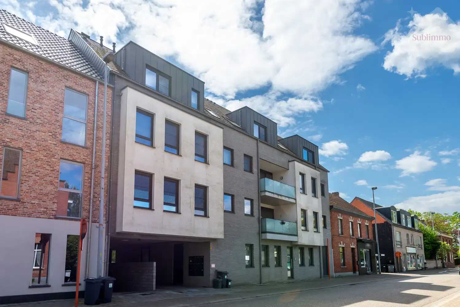 Verzorgd dakappartement met groot terras en dubbele parking foto {{pictureIndex}}