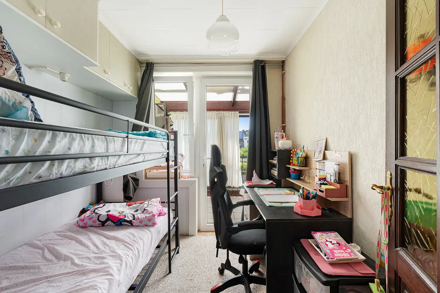Rustig gelegen bel-etage woning met heel grote garage, oprit en zonnige koer in het centrum van Heist foto 12