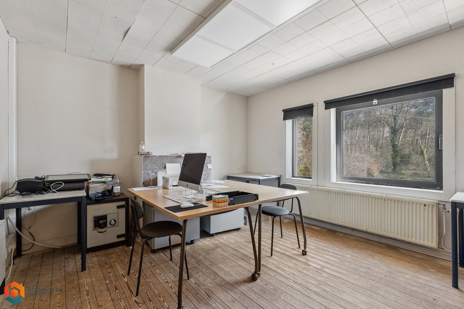 Grondig gerenoveerd handelsgelijkvloers met woonst en ruime parking foto 17