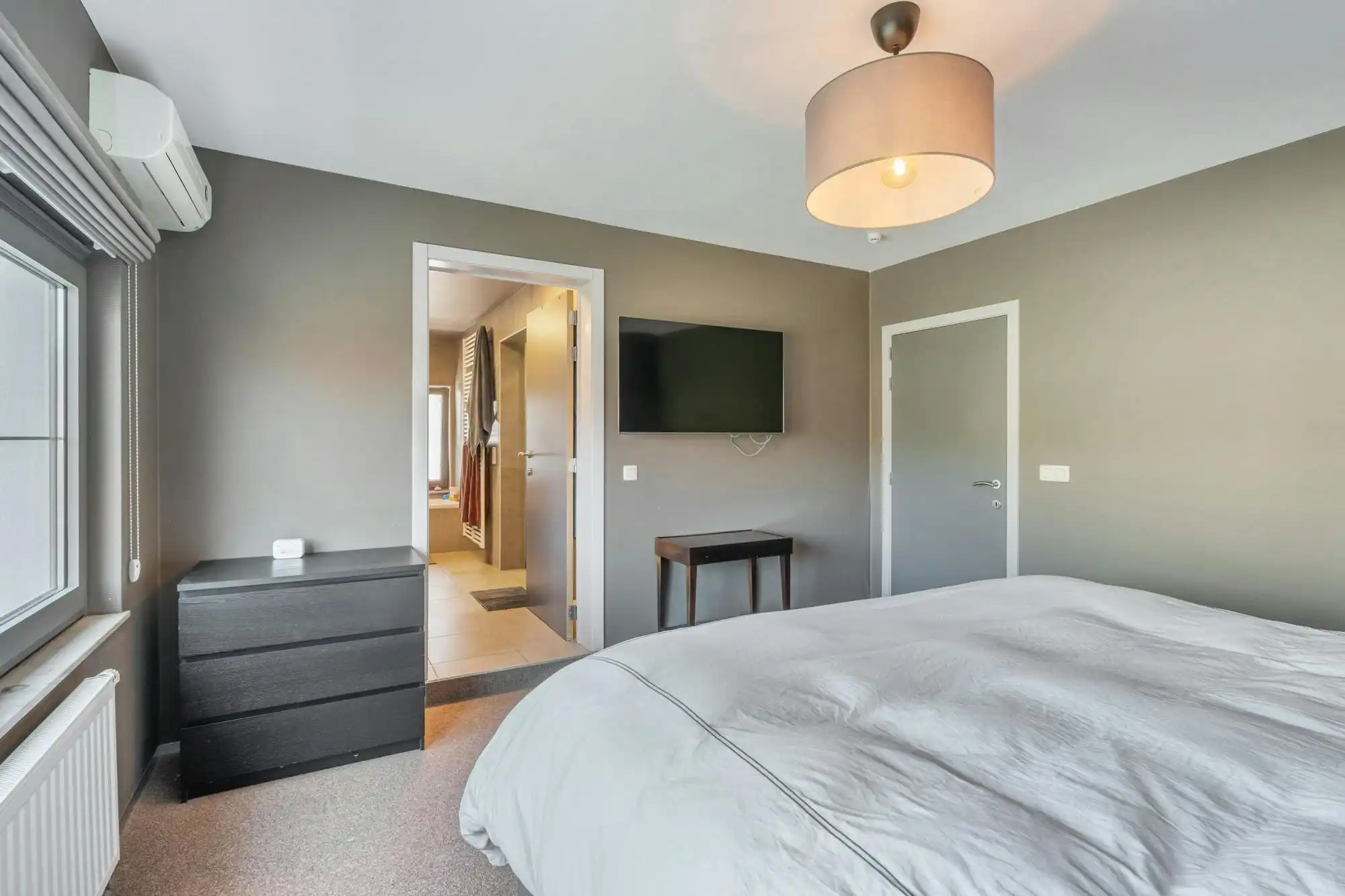 Gerenoveerde woning met praktijkruimte en 4 slaapkamers centrum Diepenbeek foto 14