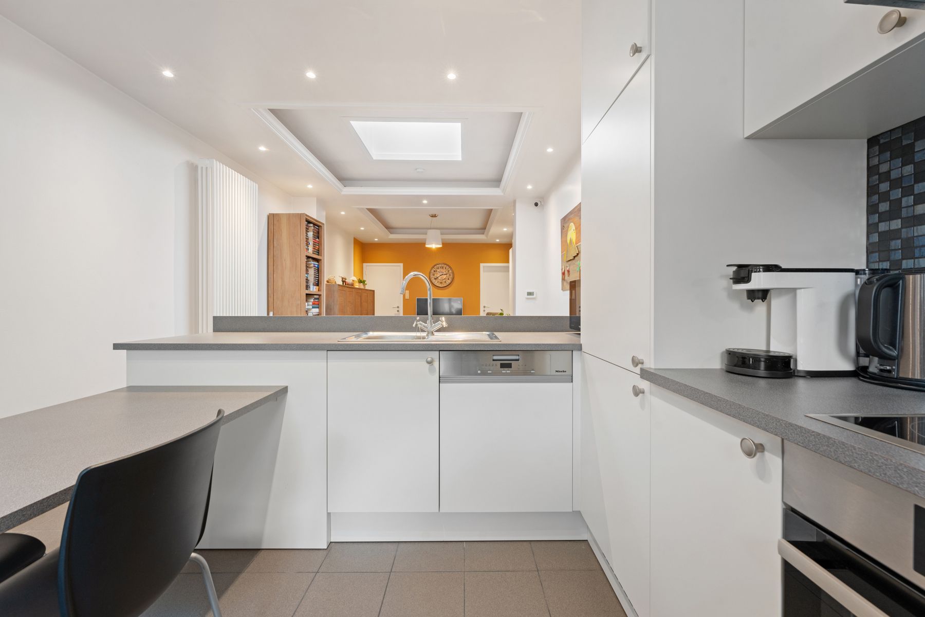 Instapklare gerenoveerde woning met 4 slaapkamers! foto 5