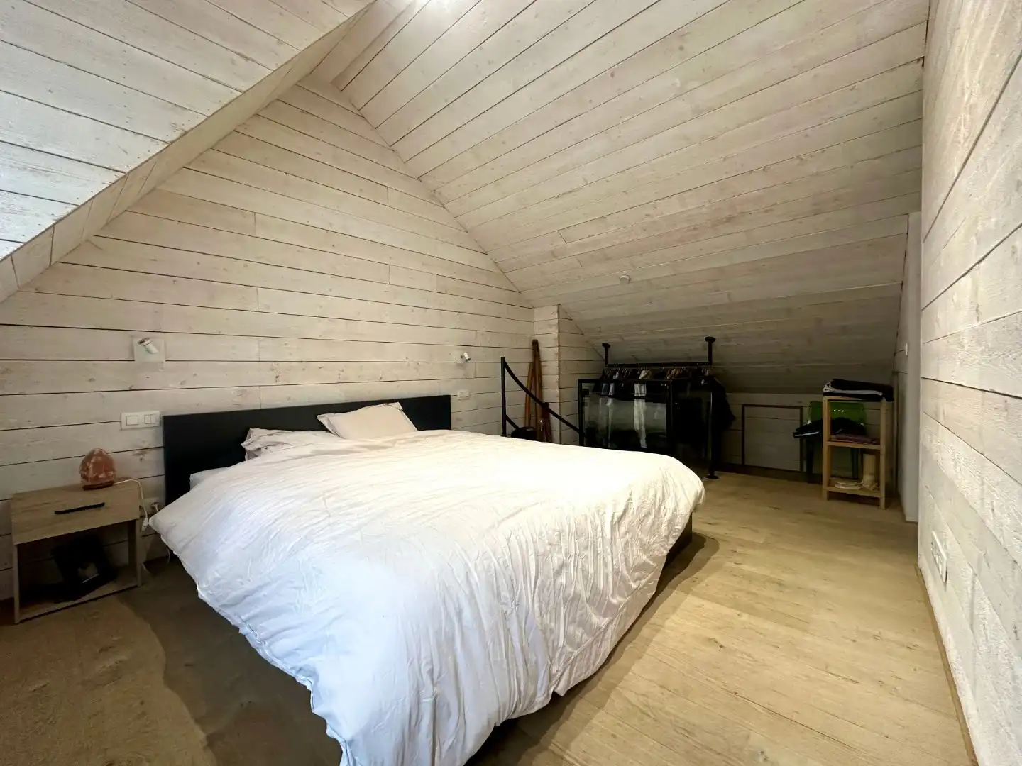 Knusse rijwoning op toplocatie foto 7