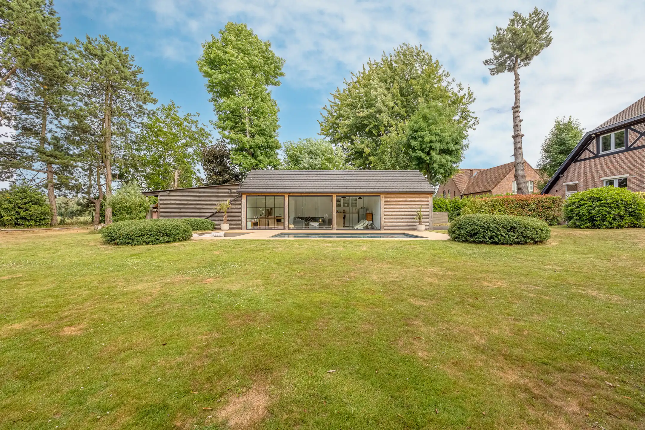 KONTICH - Exclusieve Tudor-villa met zwembad op prachtig perceel  foto 23