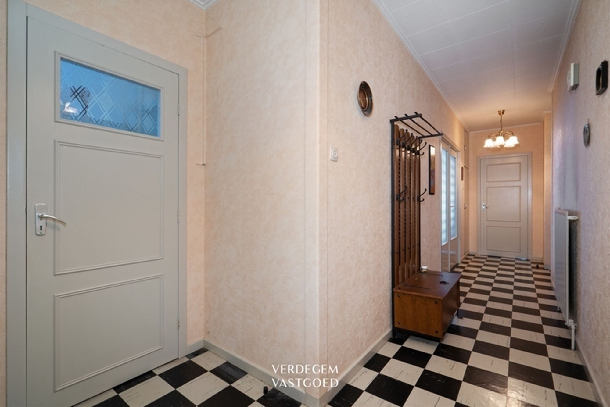 Te renoveren bungalow met magazijn op terrein van 1.826m² foto 15