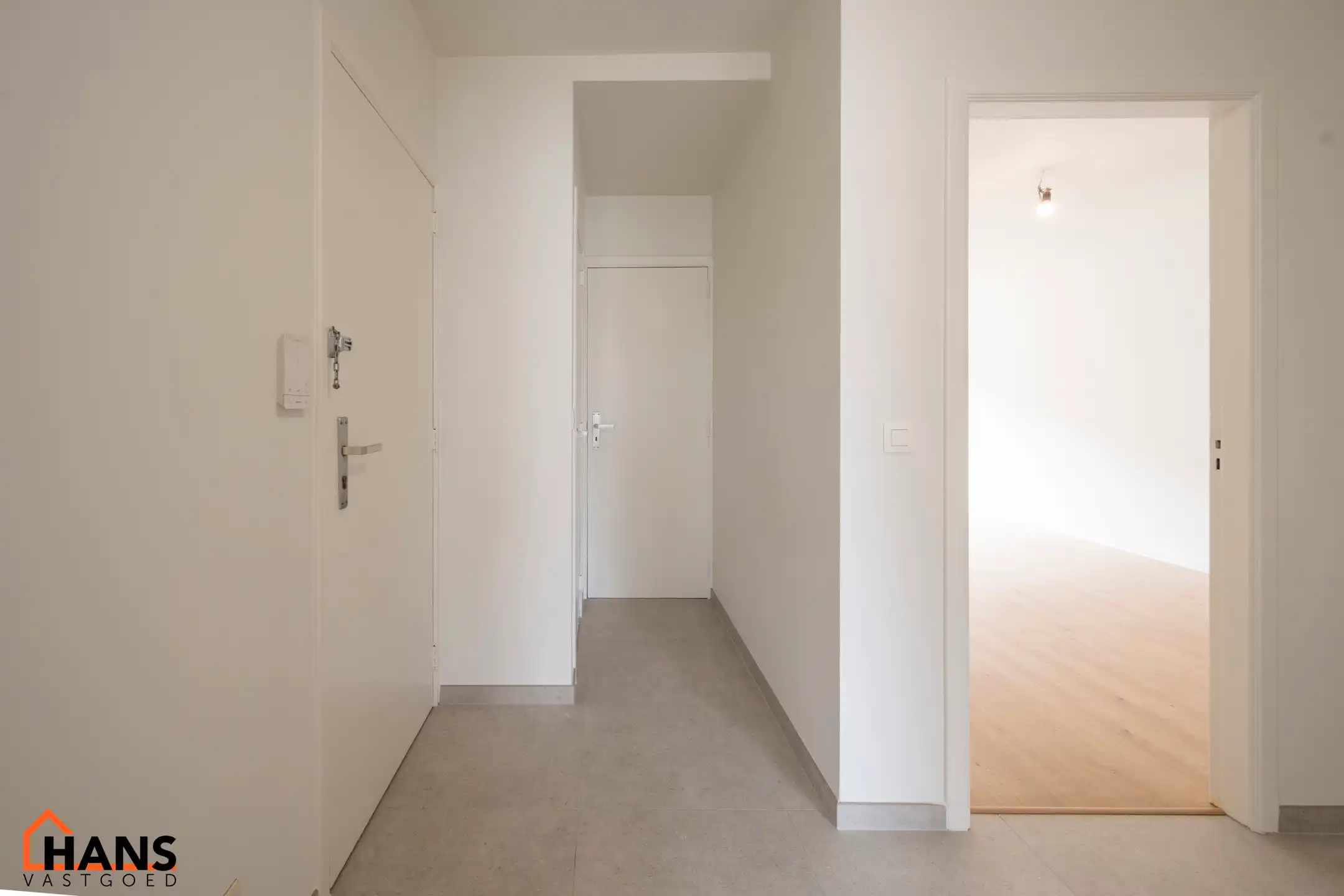 Gerenoveerd gelijkvloersappartement met garagebox. foto 6