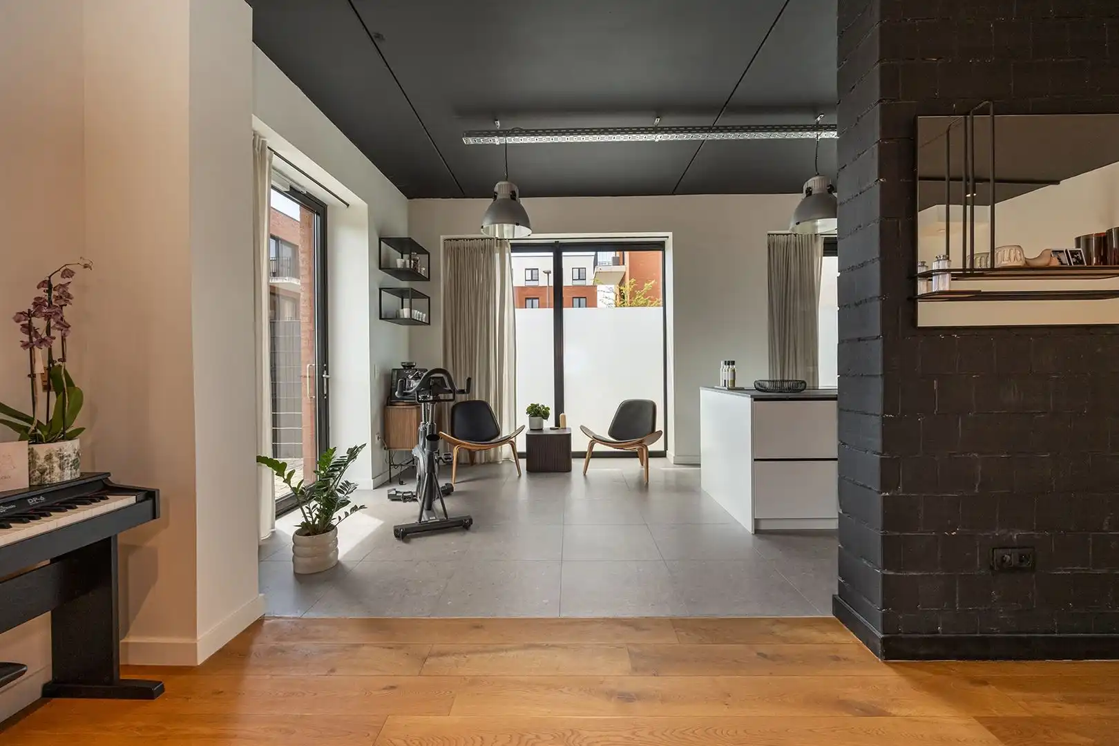 Ruime Loft met 3 kamers en tuintje foto 11