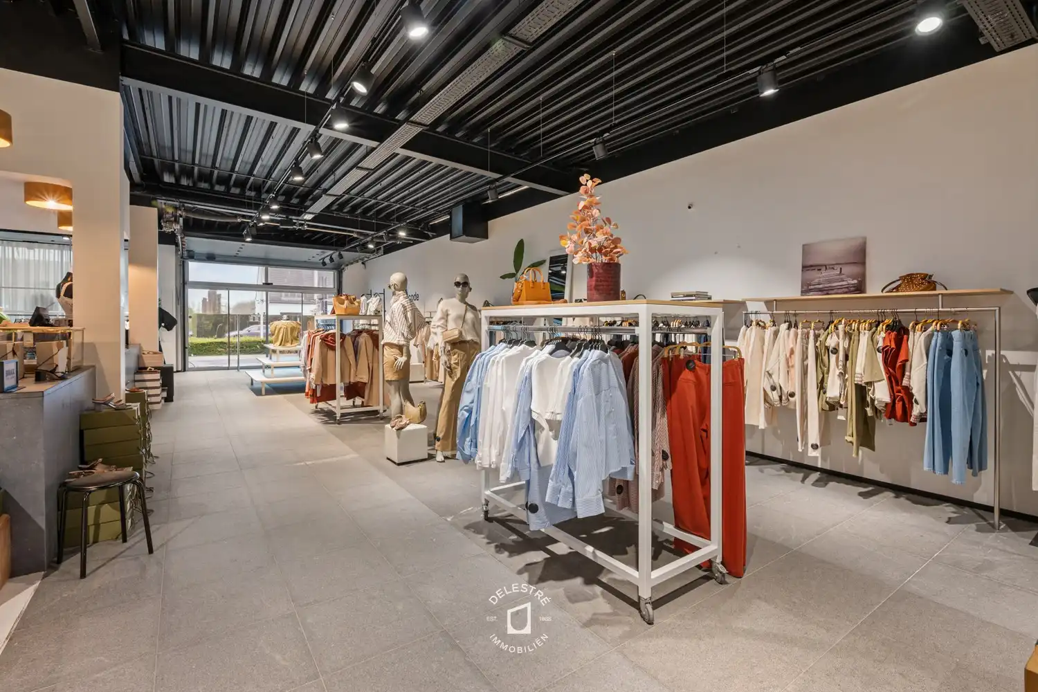 COMMERCIEEL PAND OP TOPLIGGING IN KUURNE NAAST CARDOEN EN MAZDA foto 12