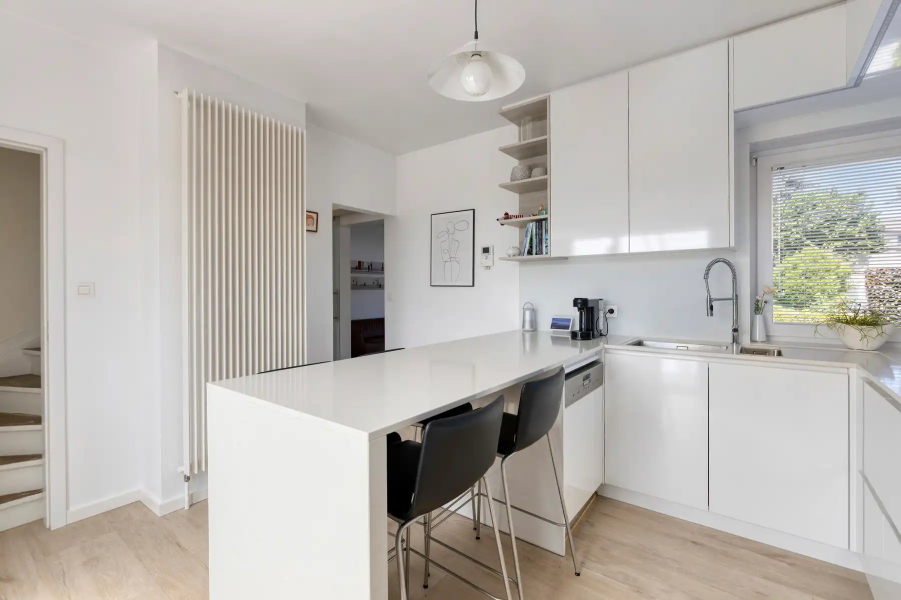 Charmante villa op toplocatie met ruime garage foto 12