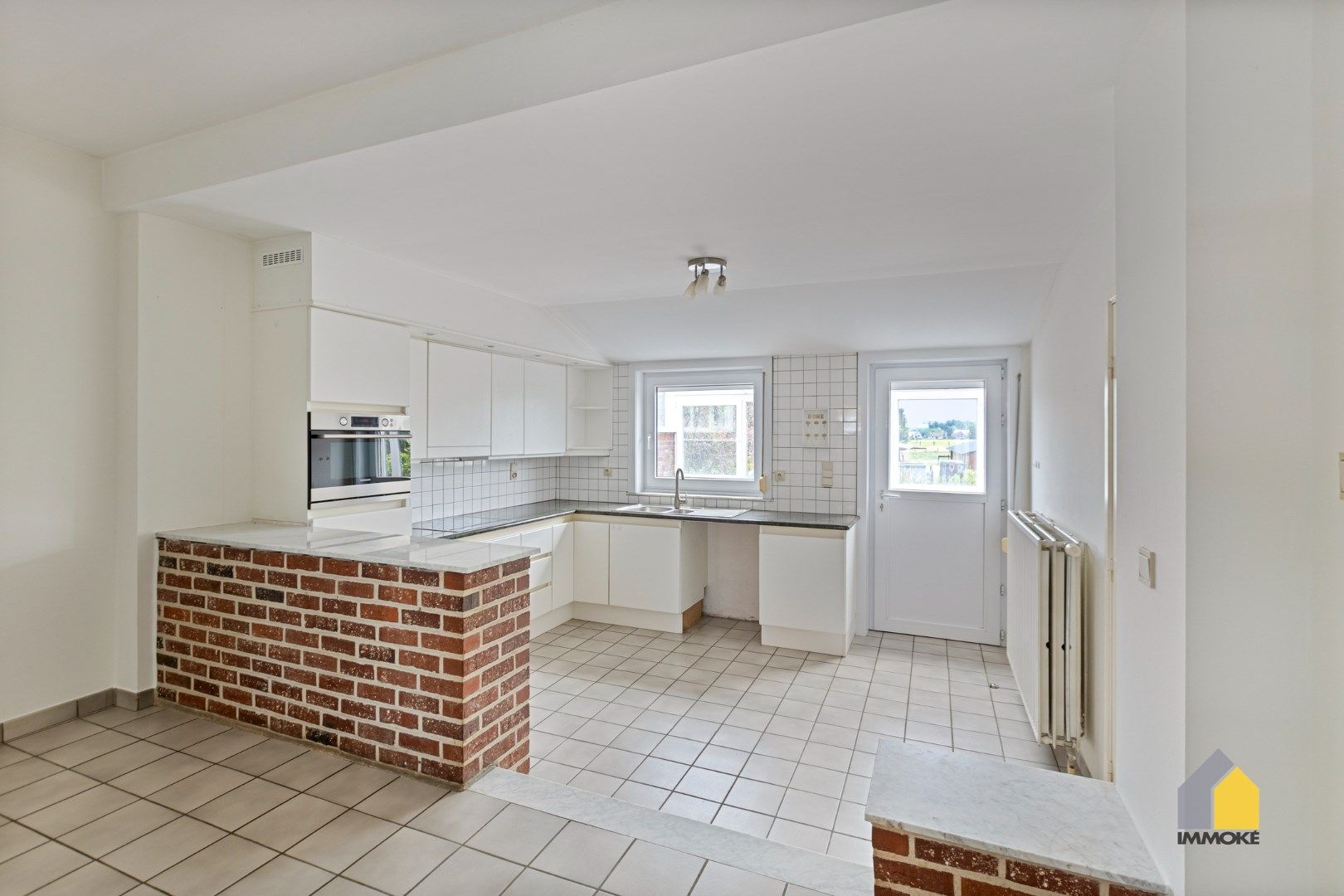 Halfvrijstaande woning met 3 slpks en grote polyvalente ruimte op perceel van 5 a 25 ca. foto 5