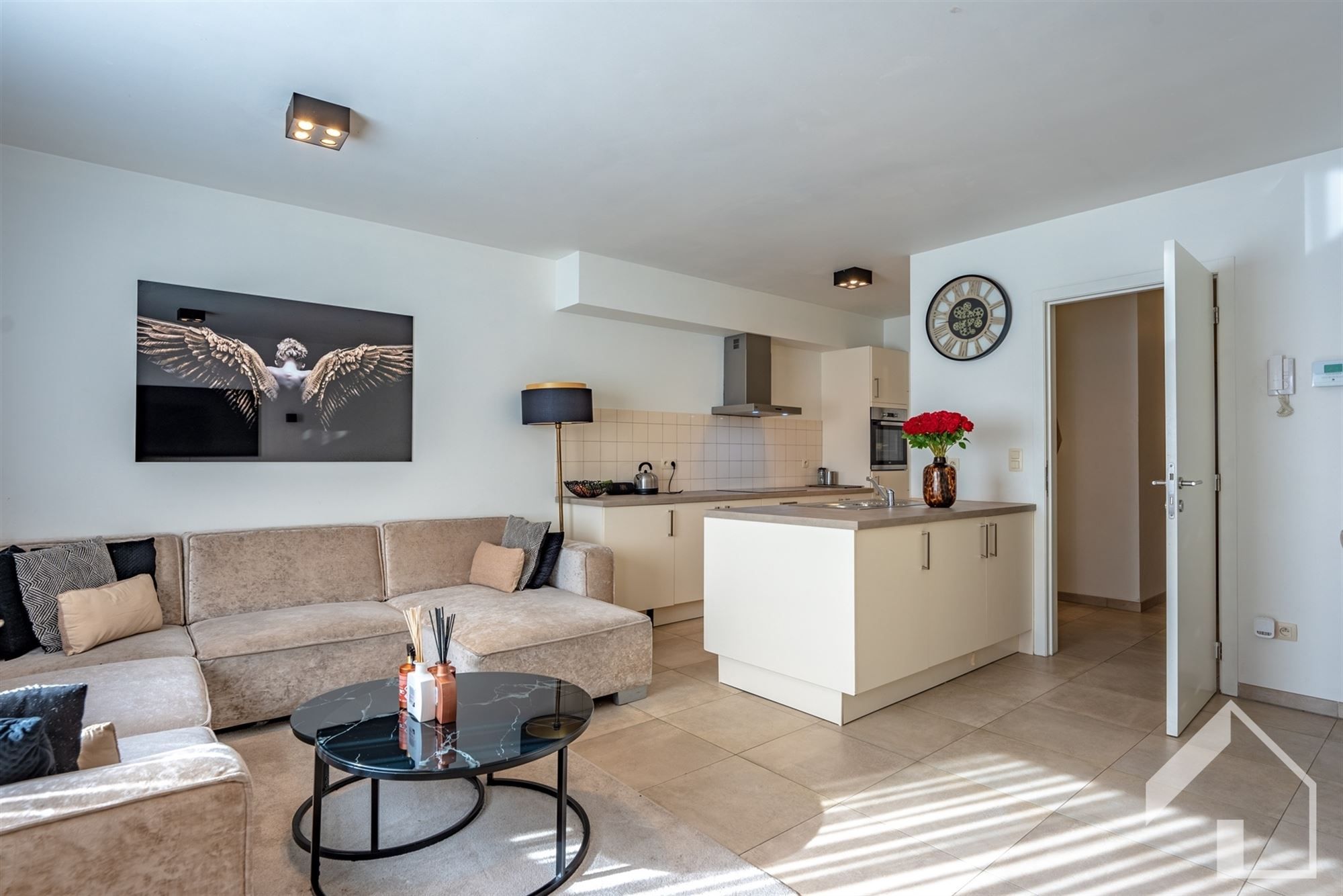 Energiezuinig 2 slaapkamerappartement op 1e verdieping met lift en terras foto 2