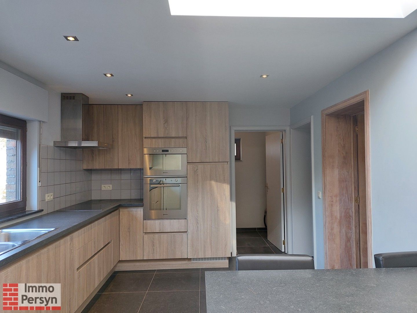 Rustig gelegen woning met loods foto 8