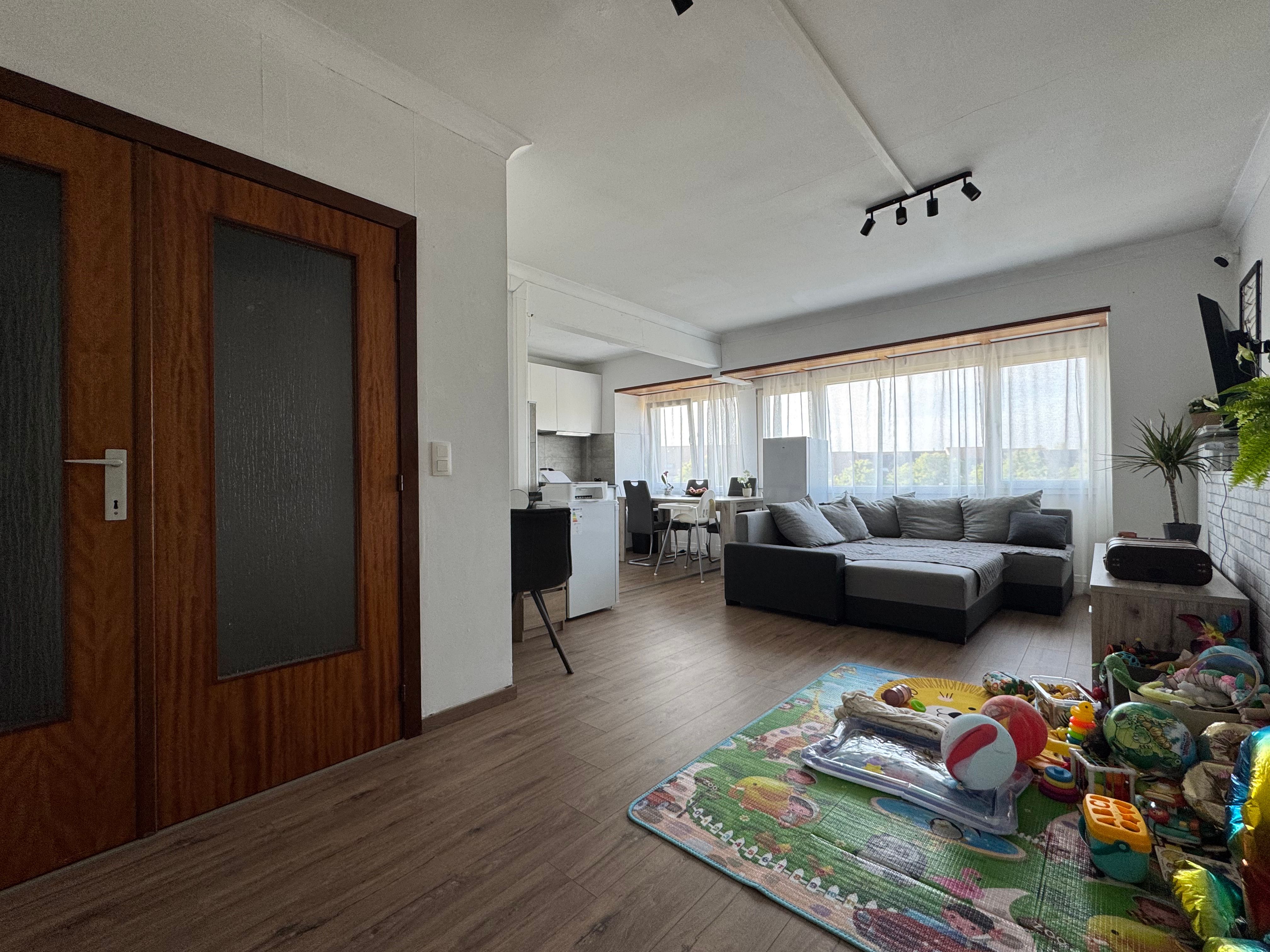 Rustig gelegen tweeslaapkamerappartement met terras foto 2