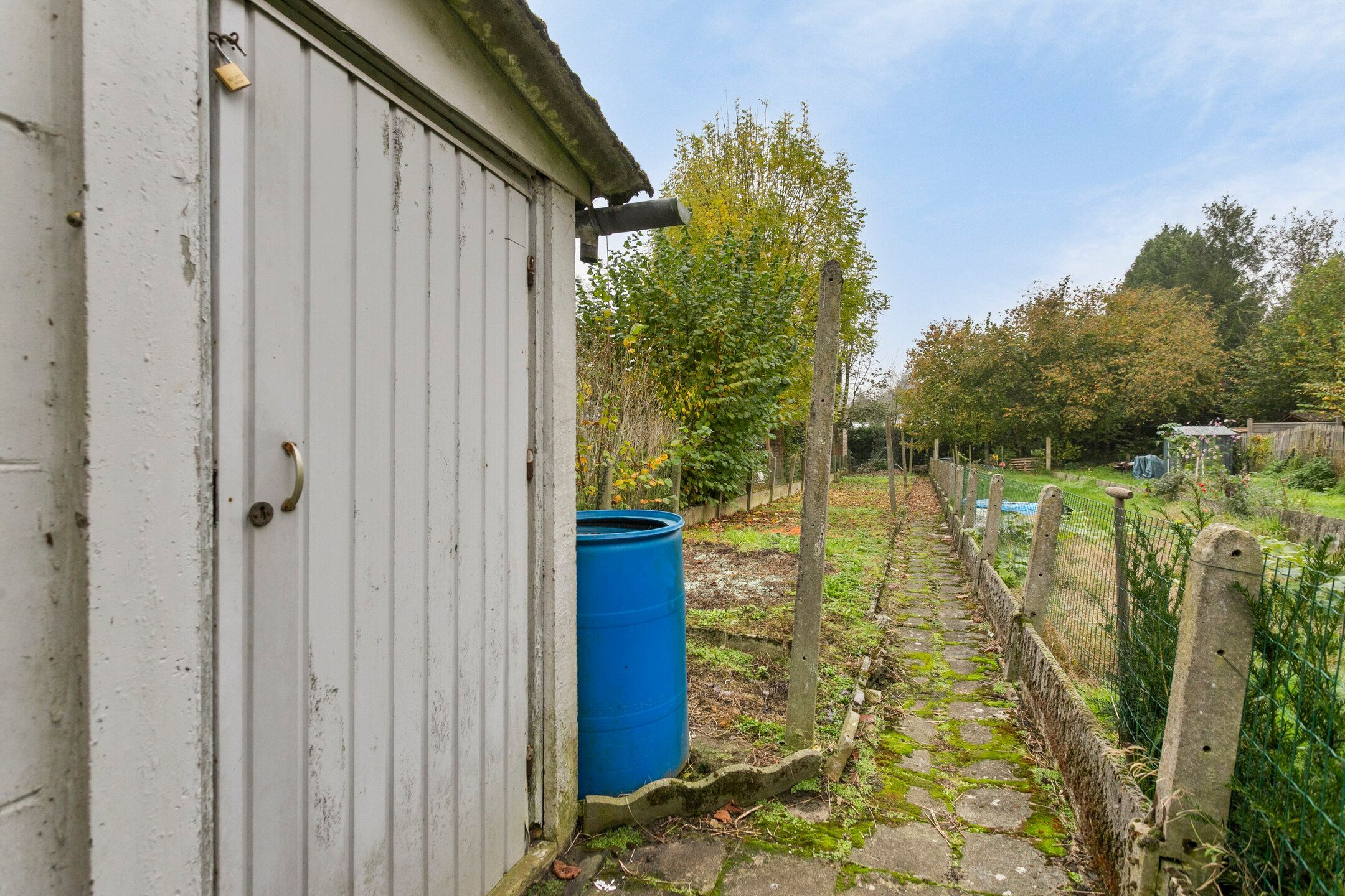 Op te frissen woning vlakbij Leuven met diepe tuin foto 17