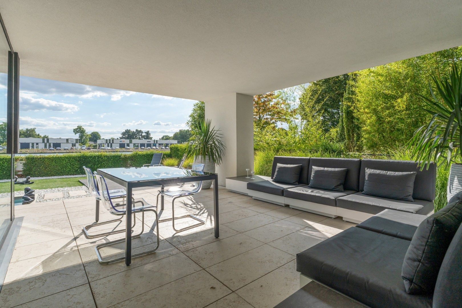 Unieke designvilla met zwembad en panoramisch uitzicht op het Albertkanaal foto 38