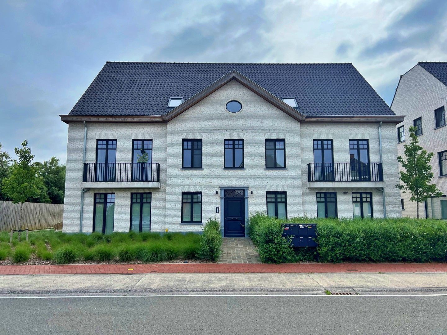 Energiezuinig duplex appartement met 2 slaapkamers in Hansbeke foto {{pictureIndex}}