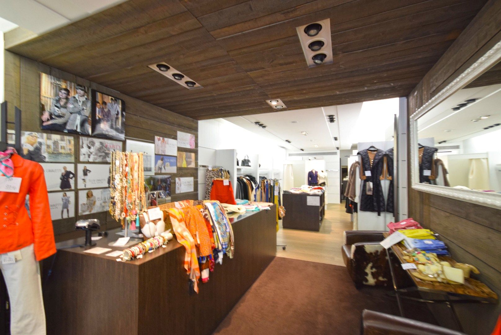 HANDELRUIMTE MET MAGAZIJN IN HET STADSCENTRUM VAN ROESELARE  foto 2
