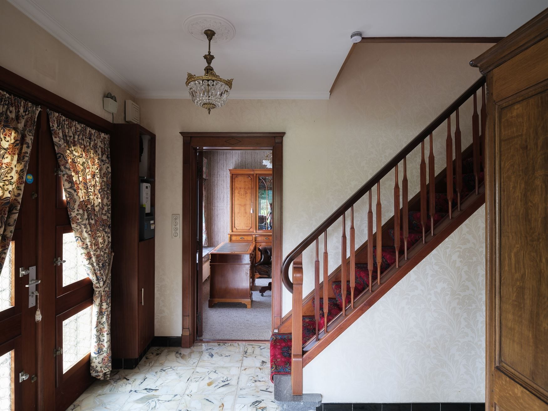 Ruime gezinswoning met vier slaapkamers en tuin in Drongen. foto 4