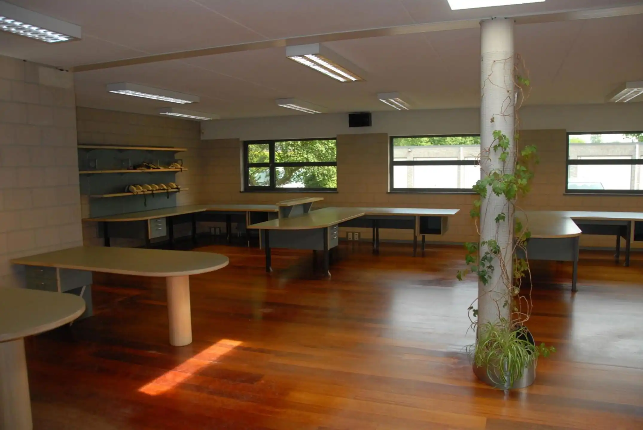 TE HUUR: Mooie kantoorruimte van 288m² foto 9