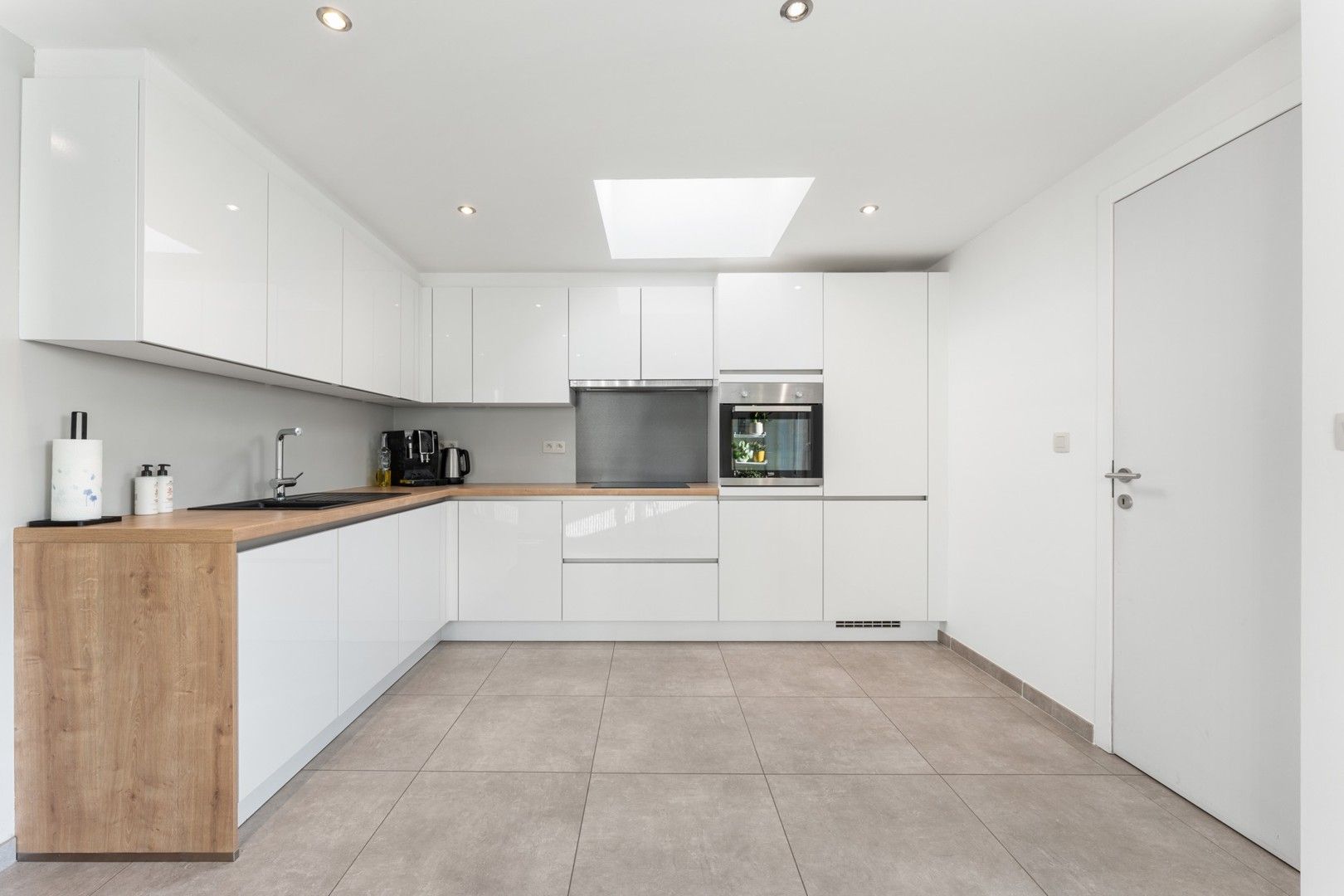 Instapklare woning met 2 slaapkamers op centrale ligging te Zwevezele! foto 6