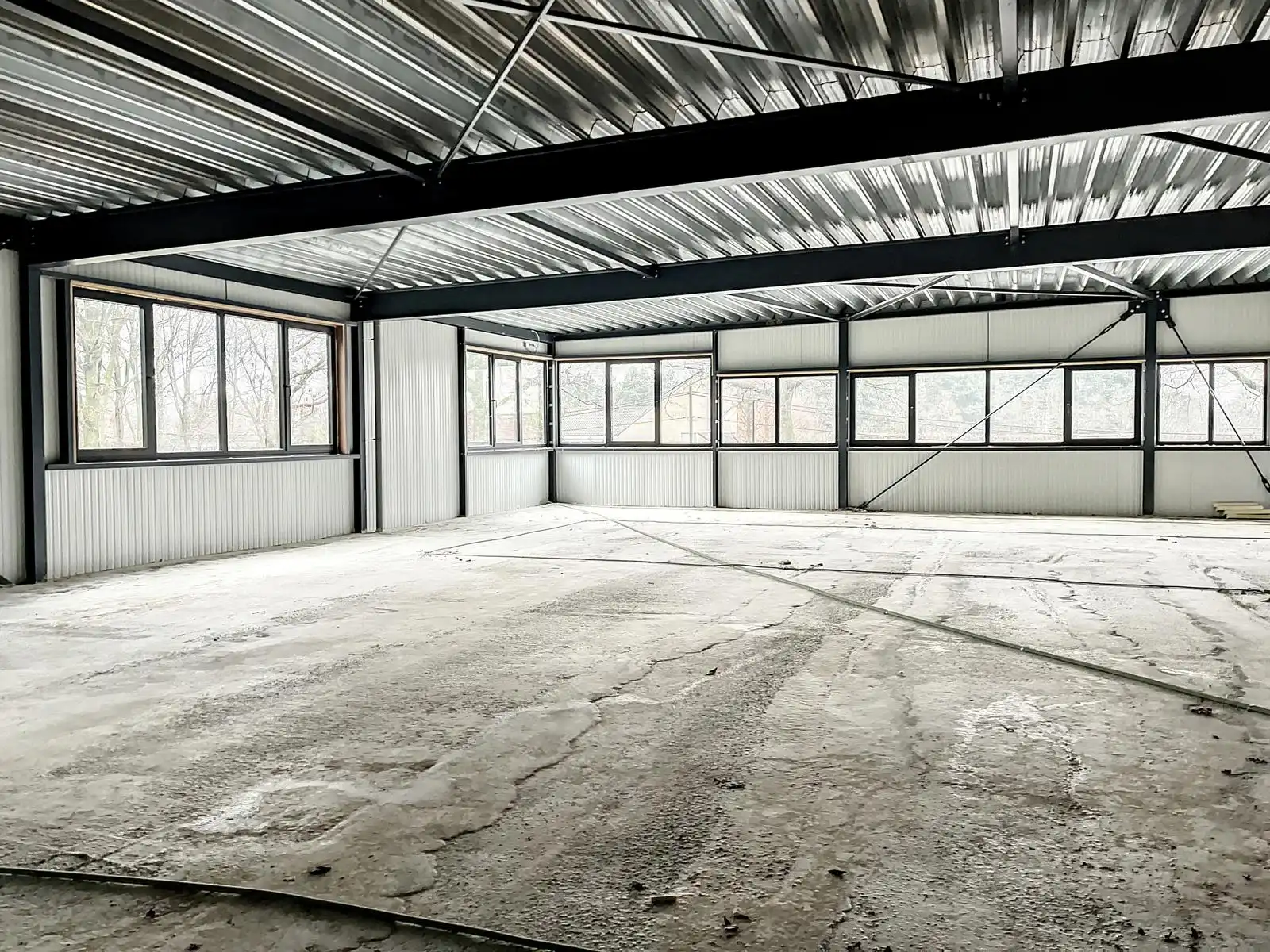 Polyvalente nieuwbouw ruimte op een steenworp van de Nederlandse grens.  foto {{pictureIndex}}