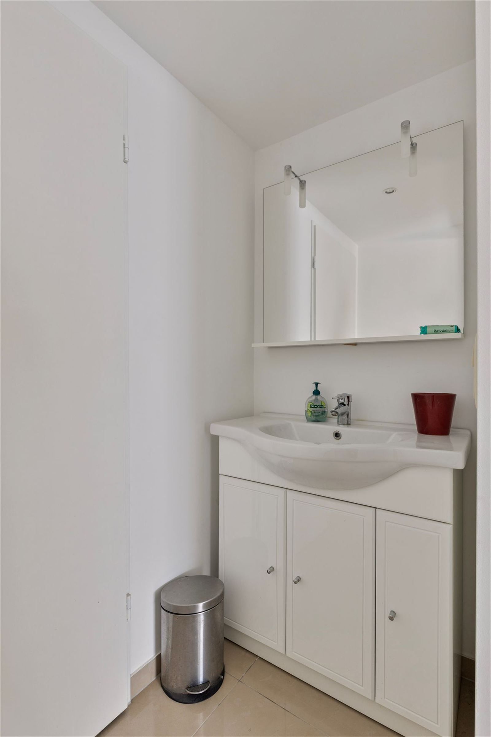 Stockage met bureel en sanitair  foto 16