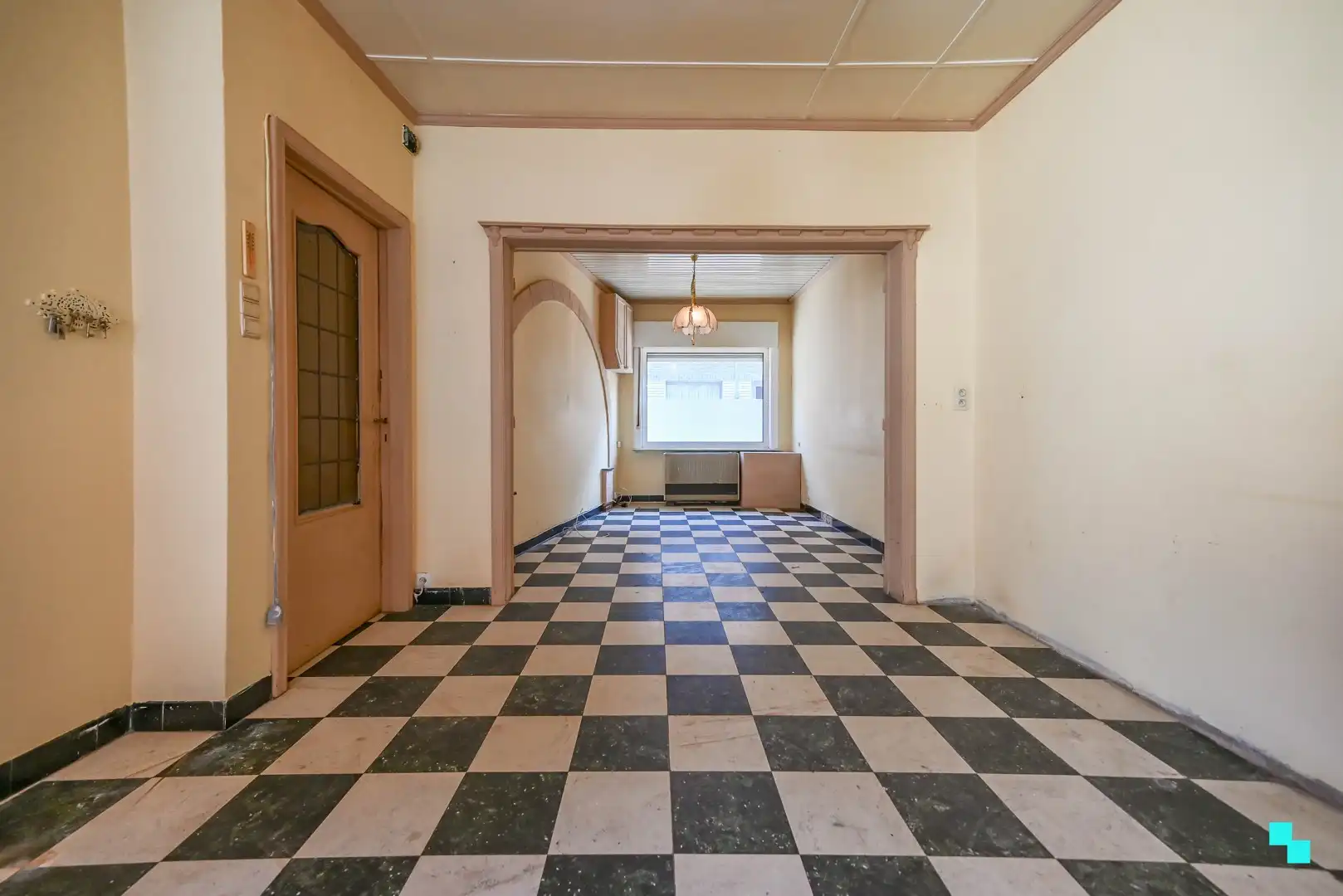 Te renoveren ééngezinswoning met garage te Izegem foto 4