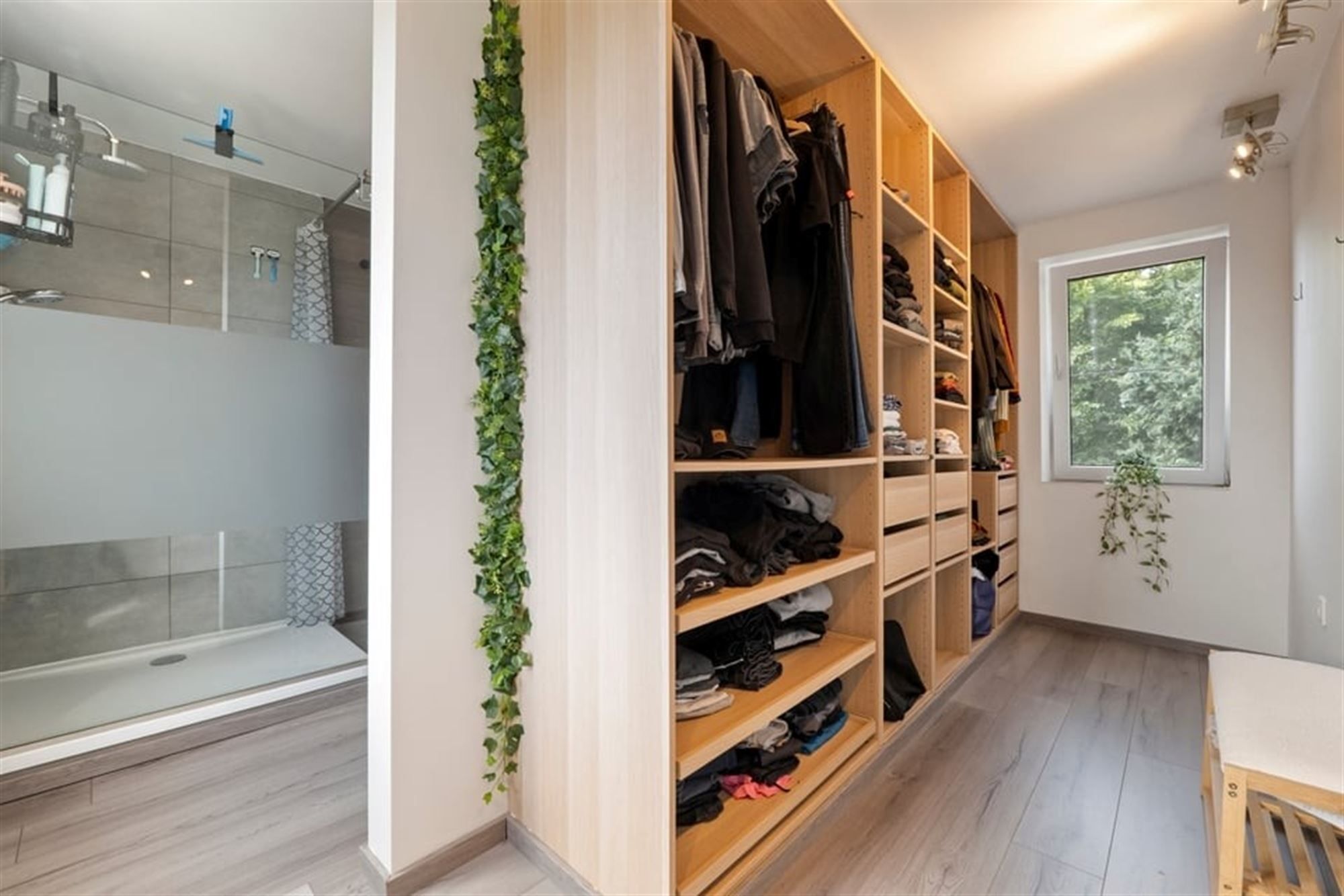 RENOVATIEPROJECT MET POTENTIEEL EN REEDS VERNIEUWDE VERDIEPING IN HARTJE KORTENAKEN foto 29