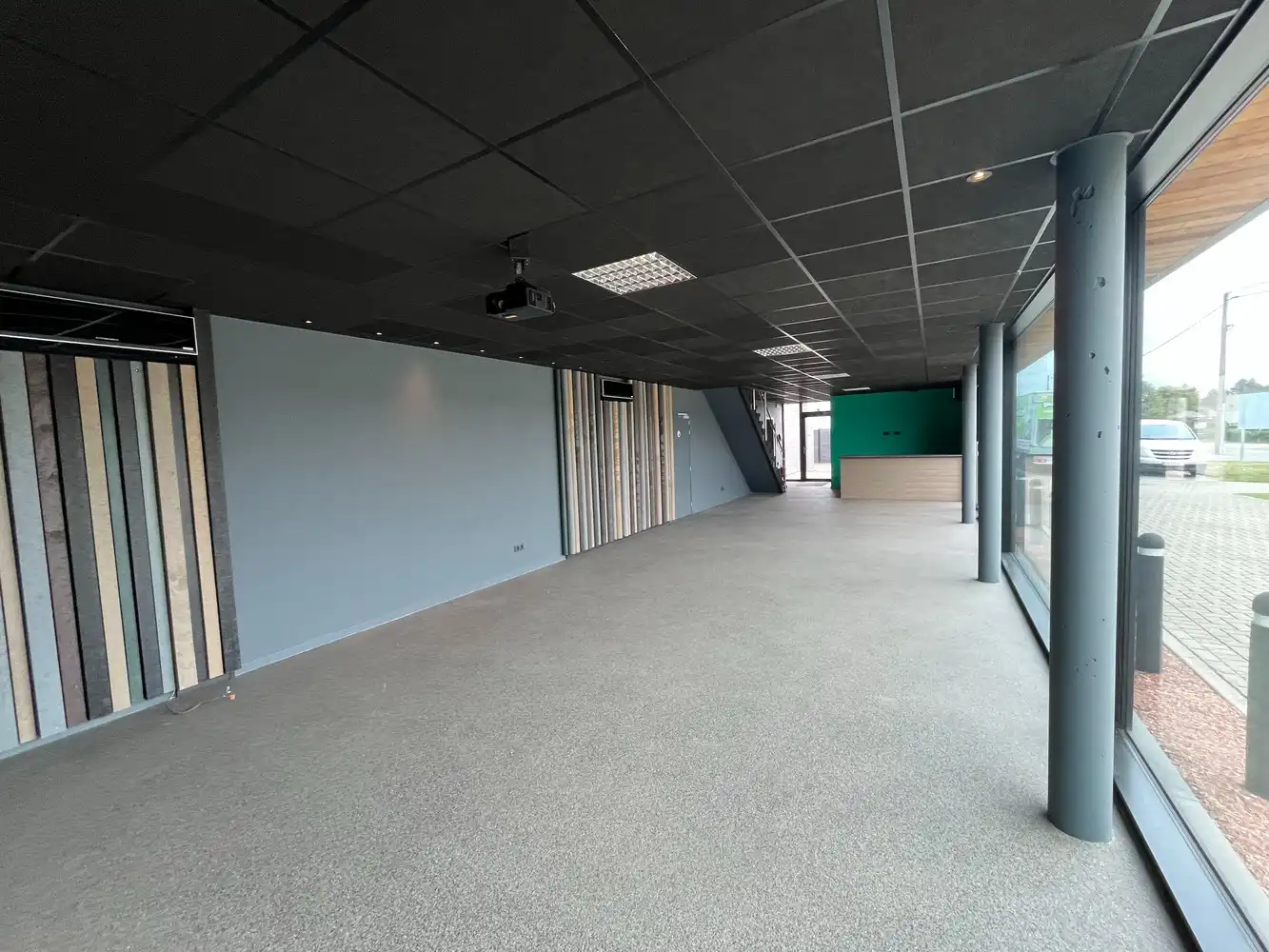 217m² kantoren + 696m² bedrijfshal foto 9