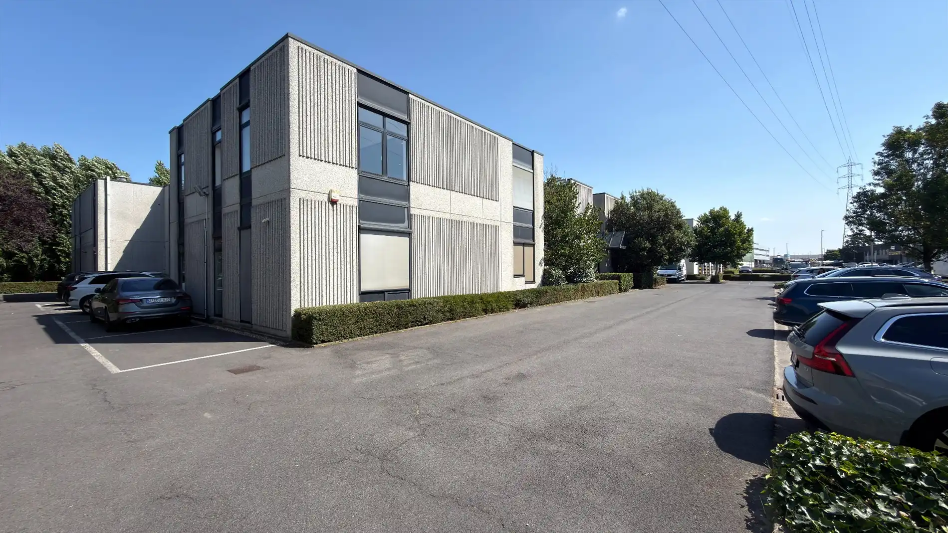 Budgetvriendelijke kantoren met parking te huur in Deurne foto 13