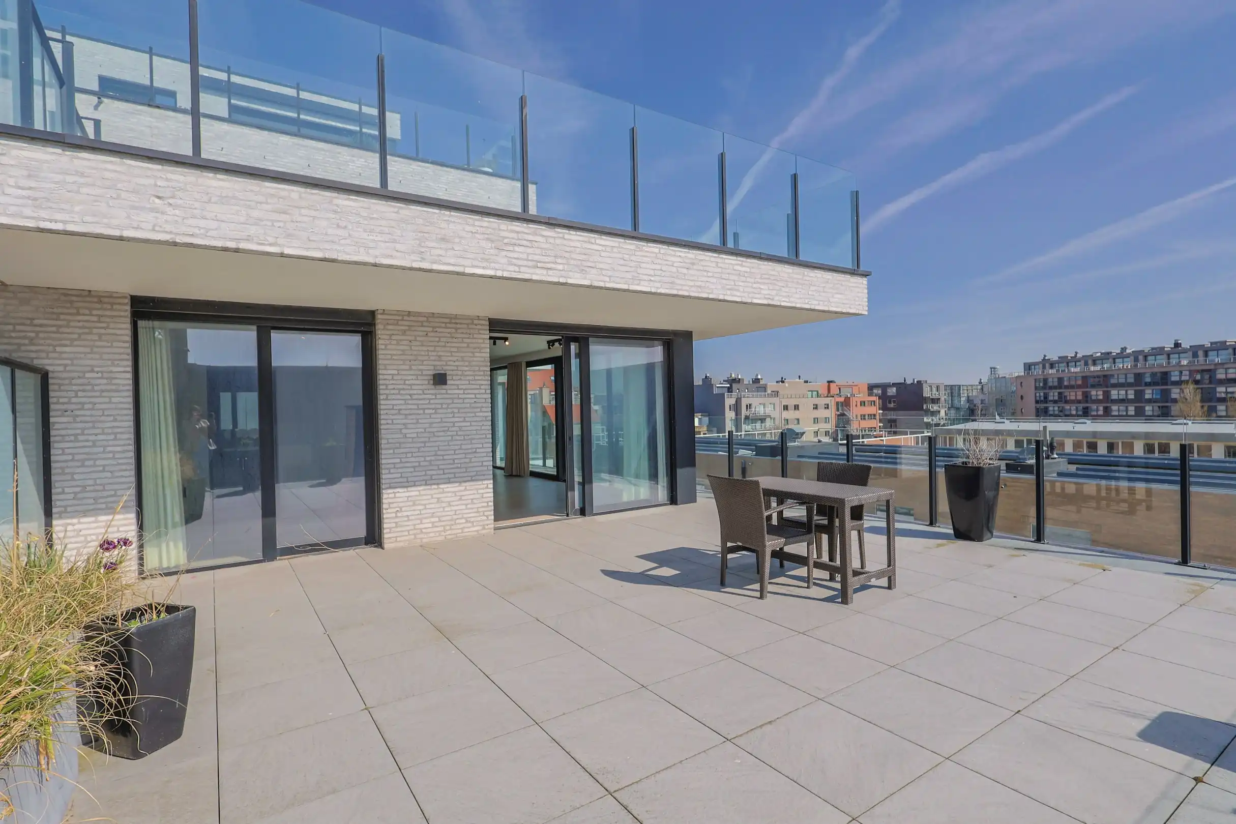 Verhuurde assistentiewoning met uitzonderlijk ruim zonneterras van 64,5m² in Oostduinkerke! foto 14