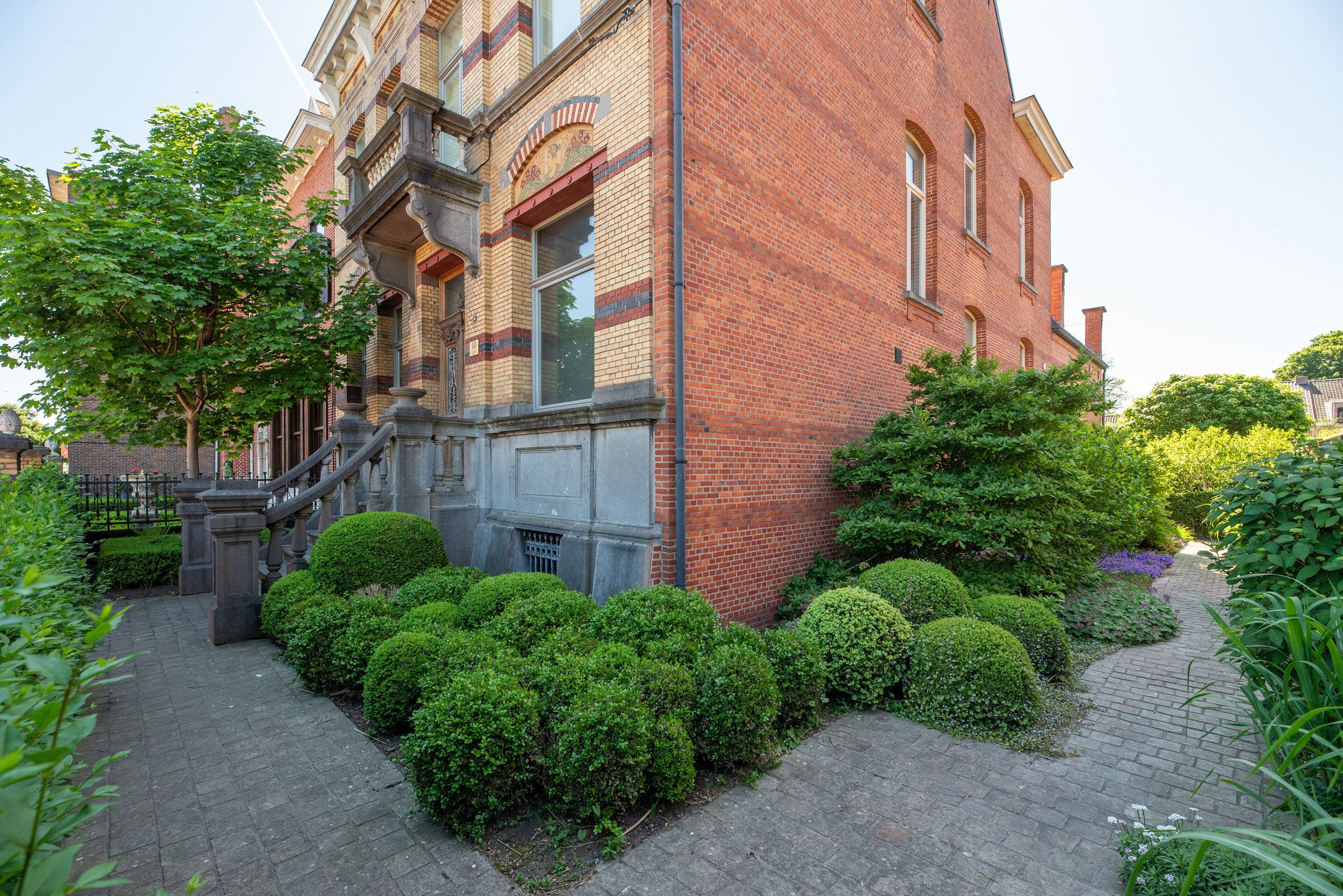 Uniek en imposant halfopen herenhuis met zuidtuin foto 2