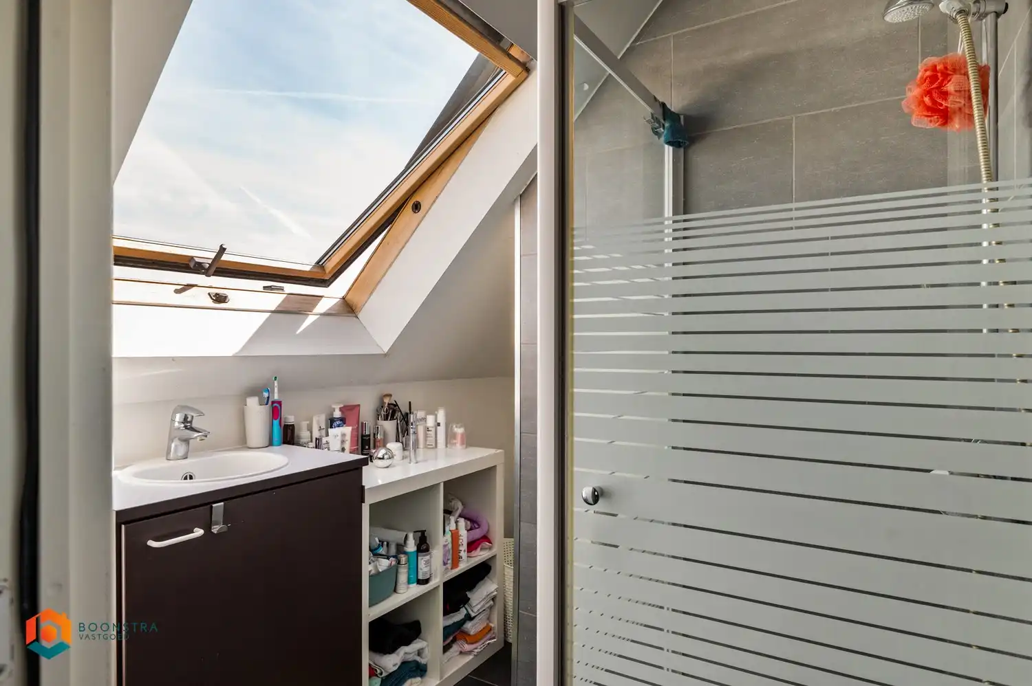 Instapklare woning met 5 slpkrs, zwembad en leuke tuin te Schiplaken foto 24