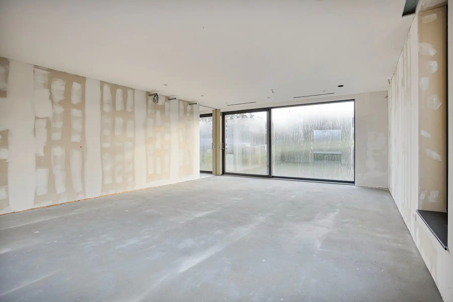 Moderne, af te werken woning op een perceel van 10a 58ca. foto 6