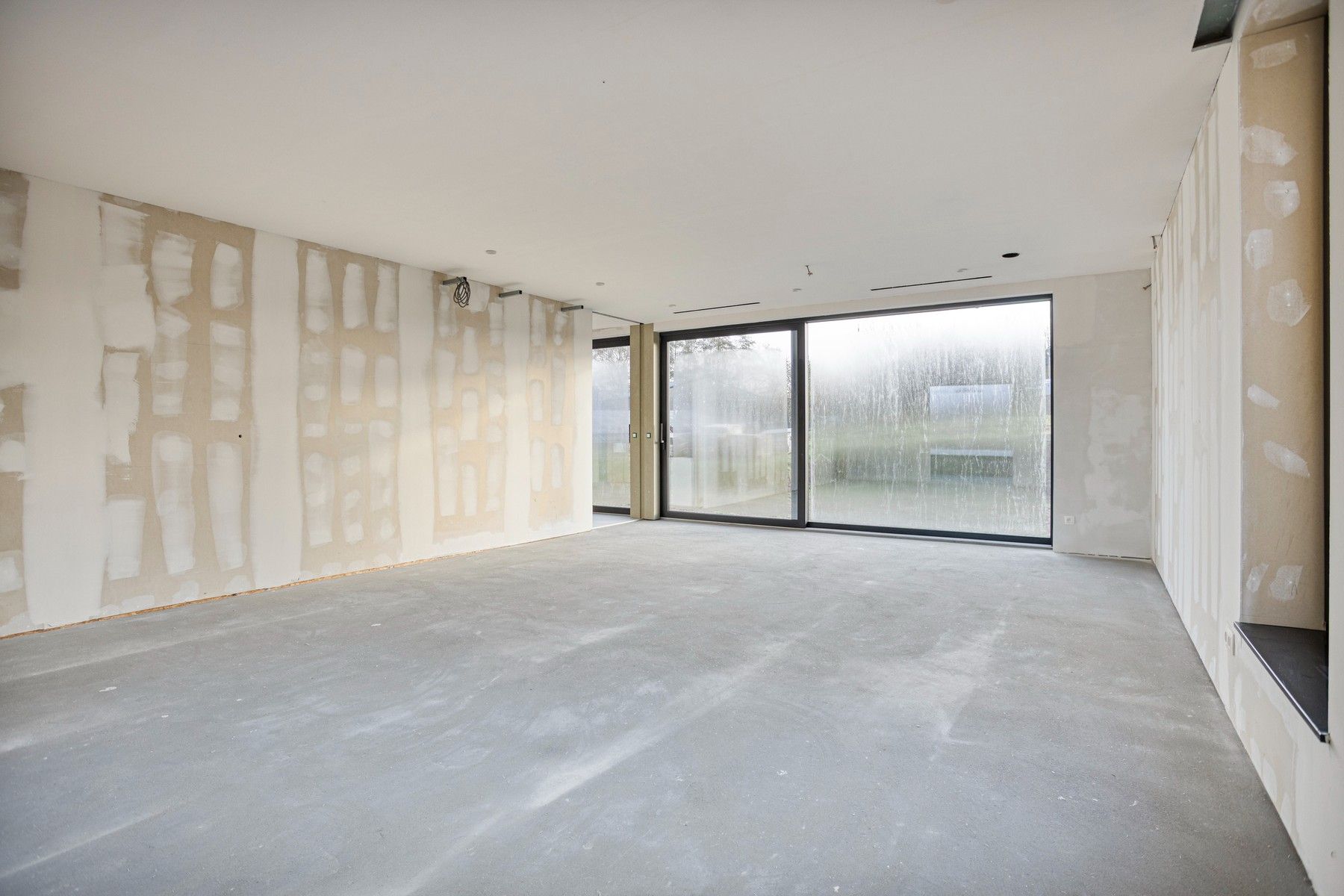 Moderne, af te werken woning op een perceel van 10a 58ca. foto 4